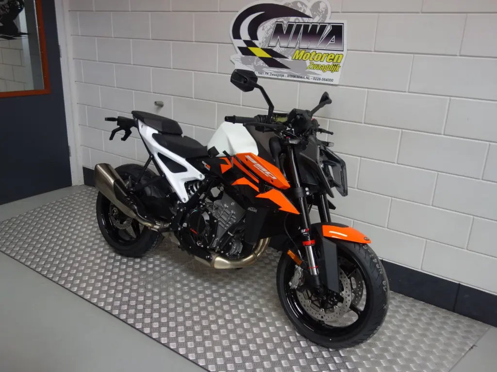 Gebruikte KTM 990 naked bike met 947cc motor uit 2026 bij NIWA Motoren