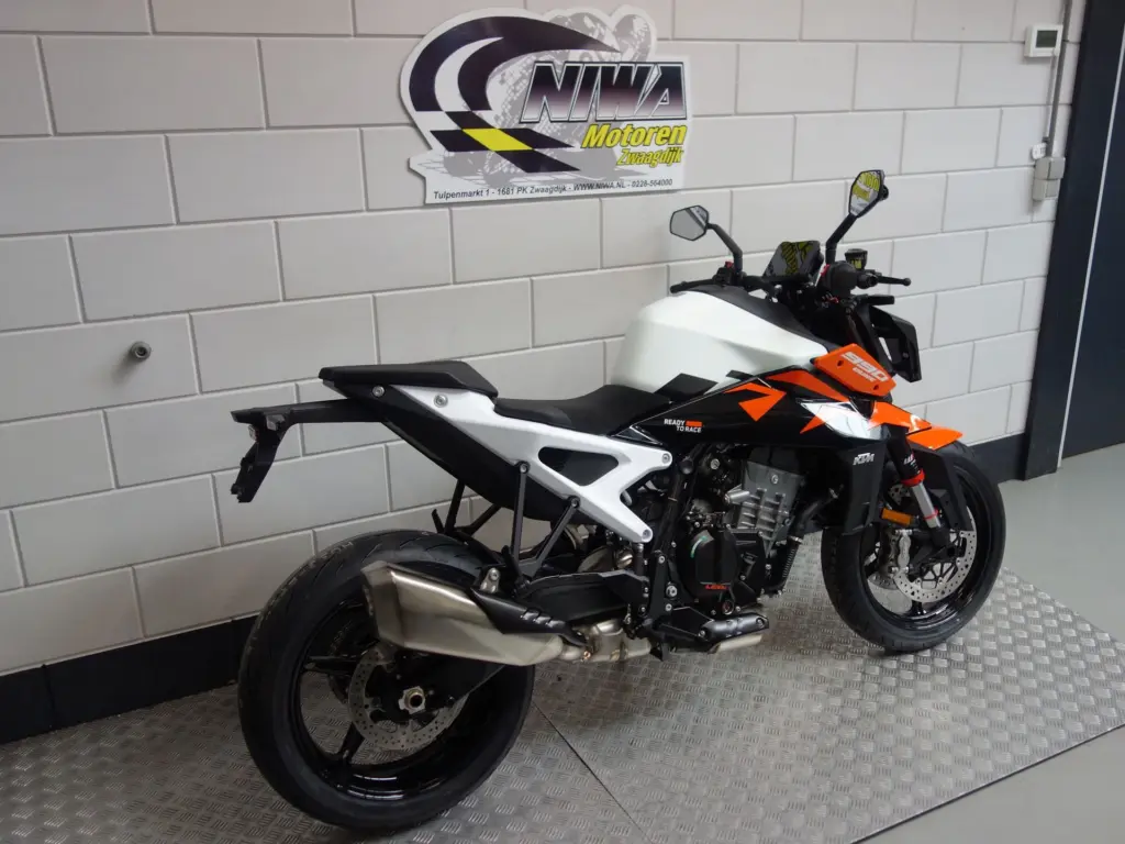 Nieuwe KTM 990 naked bike met 947cc motor uit 2026 bij NIWA Motoren