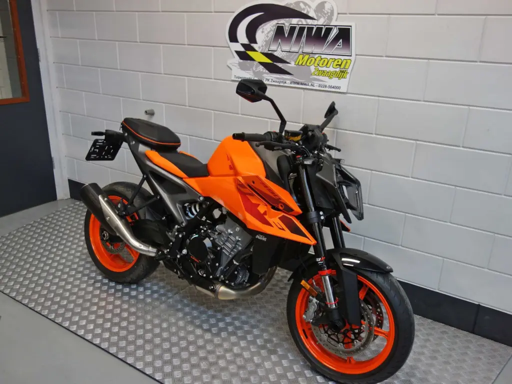 Gebruikte KTM 990 naked bike met 947cc motor uit 2026 bij NIWA Motoren
