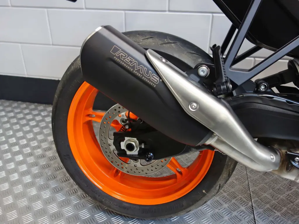 Gebruikte KTM 990 naked bike met 947cc motor uit 2026 bij NIWA Motoren