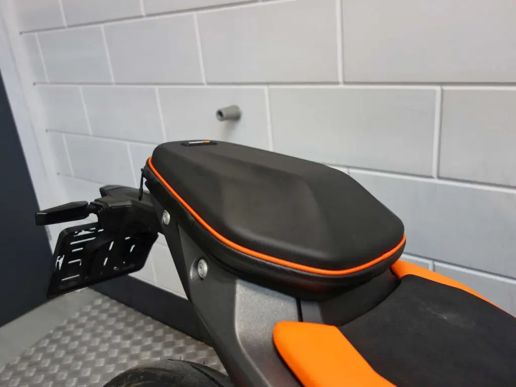 Gebruikte KTM 990 naked bike met 947cc motor uit 2026 bij NIWA Motoren
