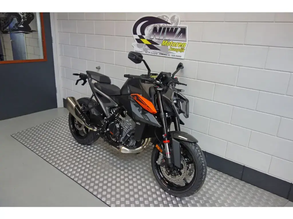 Gebruikte KTM 990 naked bike met 947cc motor uit 2025 bij NIWA Motoren