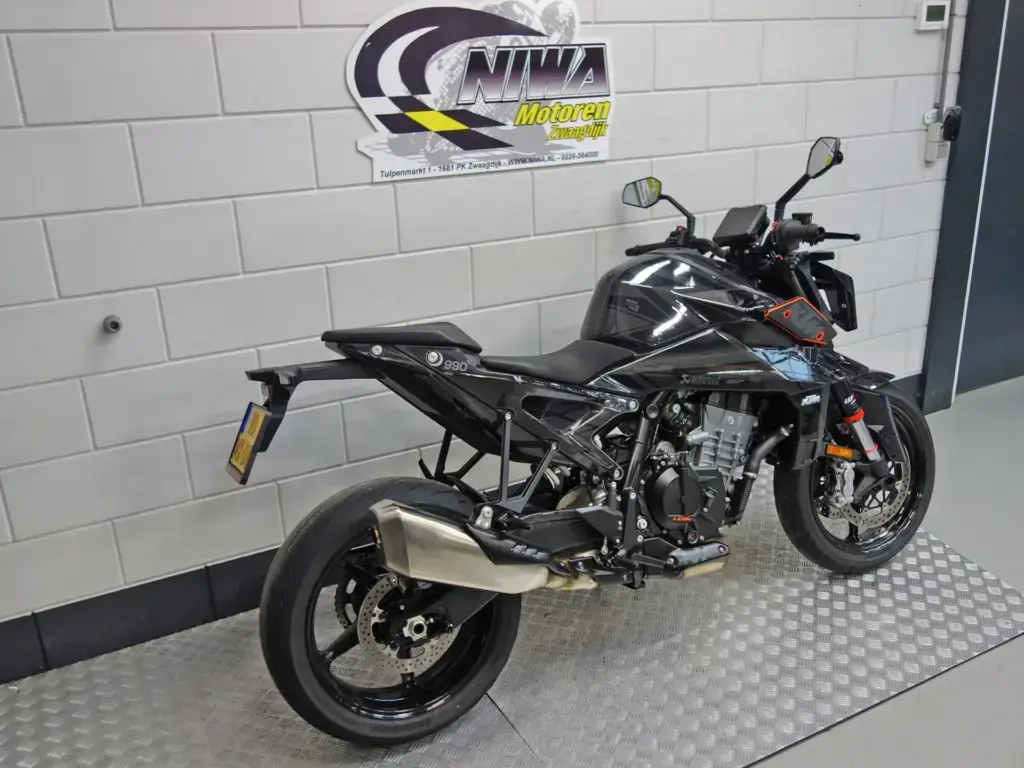 Gebruikte KTM 990 Duke naked bike met 947cc motor uit 2025 bij NIWA Motoren
