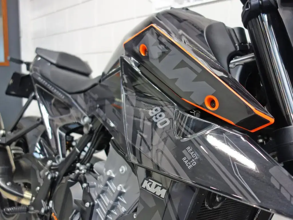 Gebruikte KTM 990 Duke naked bike met 947cc motor uit 2025 bij NIWA Motoren