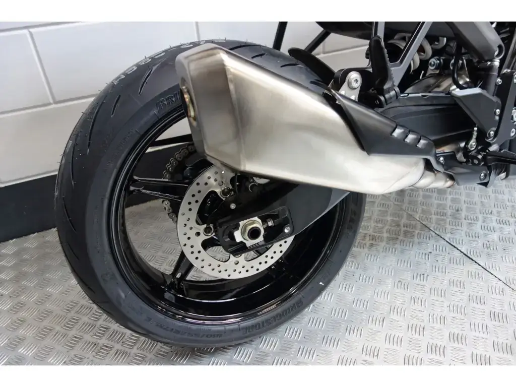 Gebruikte KTM 990 naked bike met 947cc motor uit 2025 bij NIWA Motoren