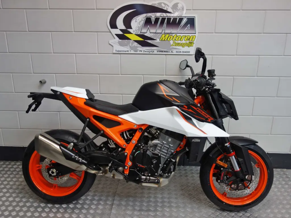 Gebruikte KTM 990 naked bike met 990cc motor uit 2026 bij NIWA Motoren