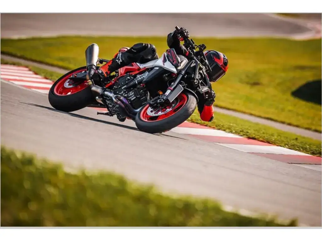 Gebruikte KTM 990 naked bike met 990cc motor uit 2026 bij NIWA Motoren