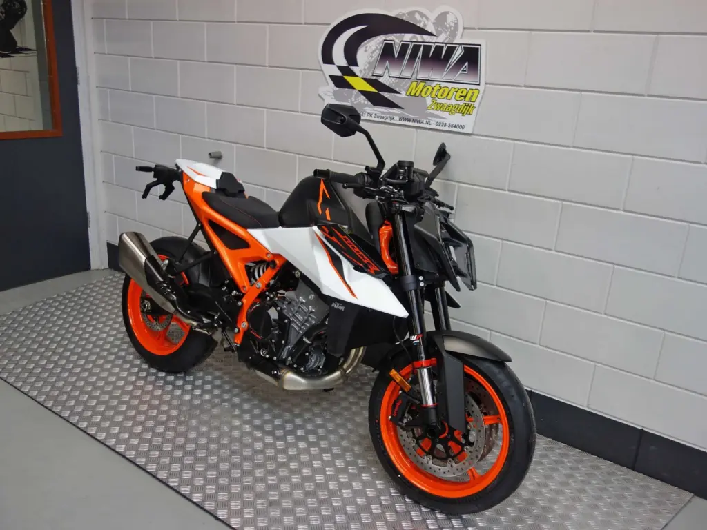 Gebruikte KTM 990 naked bike met 990cc motor uit 2026 bij NIWA Motoren