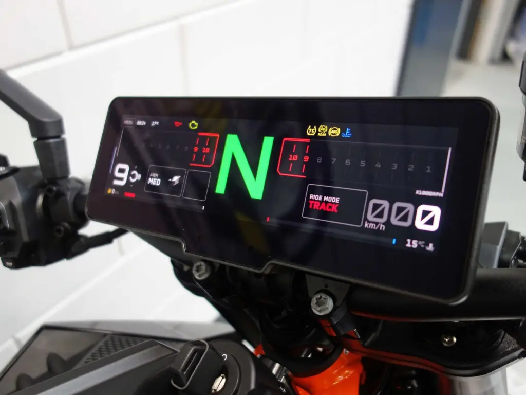Gebruikte KTM 990 naked bike met 990cc motor uit 2026 bij NIWA Motoren
