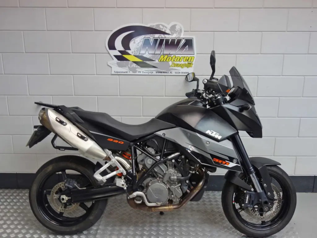 Gebruikte KTM 990 supermotard met 1000cc motor uit 2010 bij NIWA Motoren