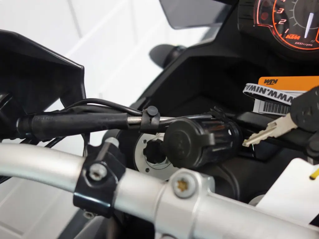 Gebruikte KTM 990 supermotard met 1000cc motor uit 2010 bij NIWA Motoren