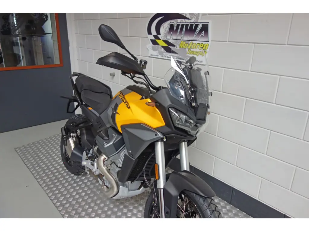 Nieuwe Moto Guzzi Stelvio tour met 1151cc motor uit 2025 bij NIWA Motoren