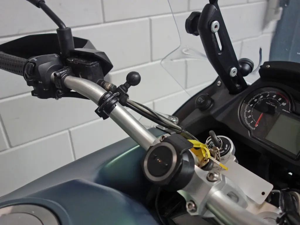 Gebruikte Moto Guzzi Stelvio all-road met 1151cc motor uit 2013 bij NIWA Motoren