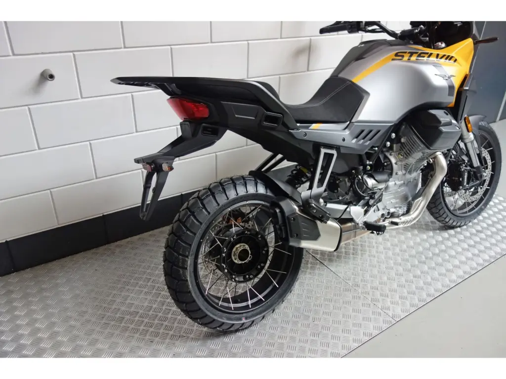 Nieuwe Moto Guzzi Stelvio tour met 1151cc motor uit 2026 bij NIWA Motoren