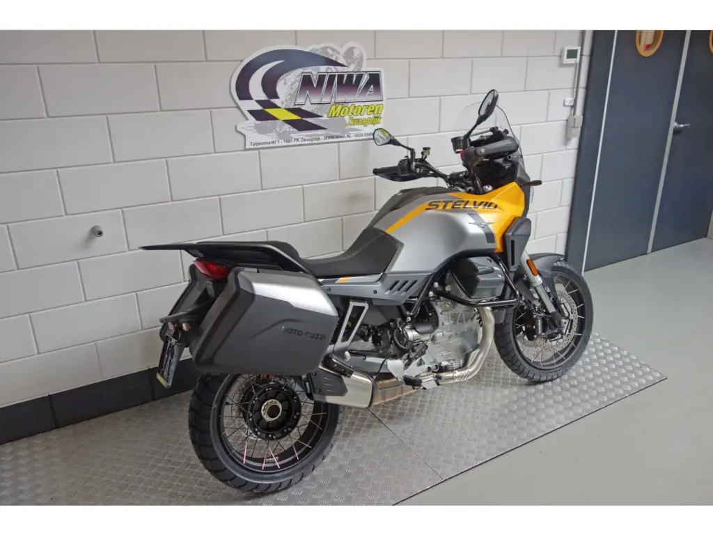 Nieuwe Moto Guzzi Stelvio tour met 1151cc motor uit 2026 bij NIWA Motoren