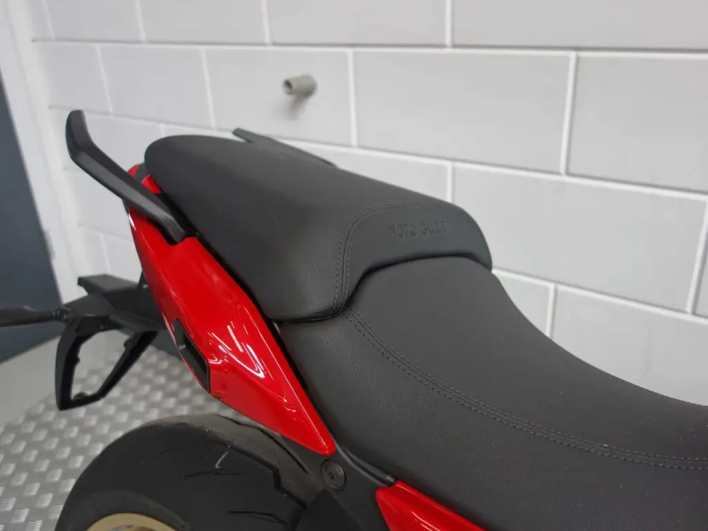 Nieuwe Moto Guzzi V100 tour met 1042cc motor uit 2026 bij NIWA Motoren