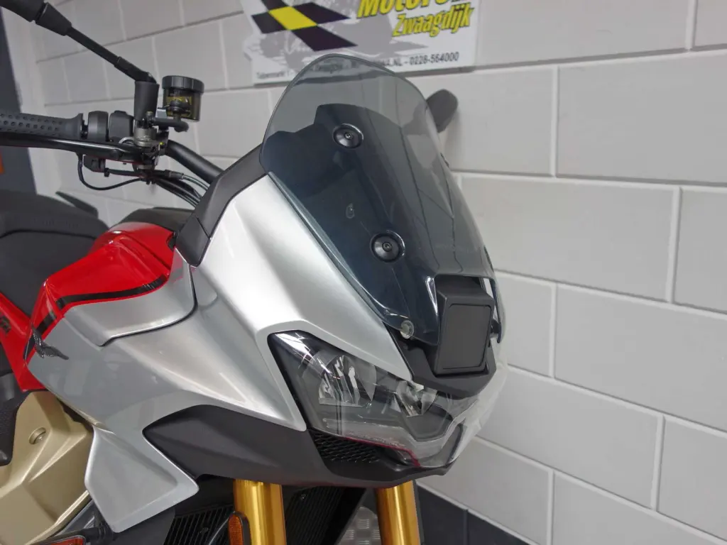 Nieuwe Moto Guzzi V100 tour met 1042cc motor uit 2026 bij NIWA Motoren