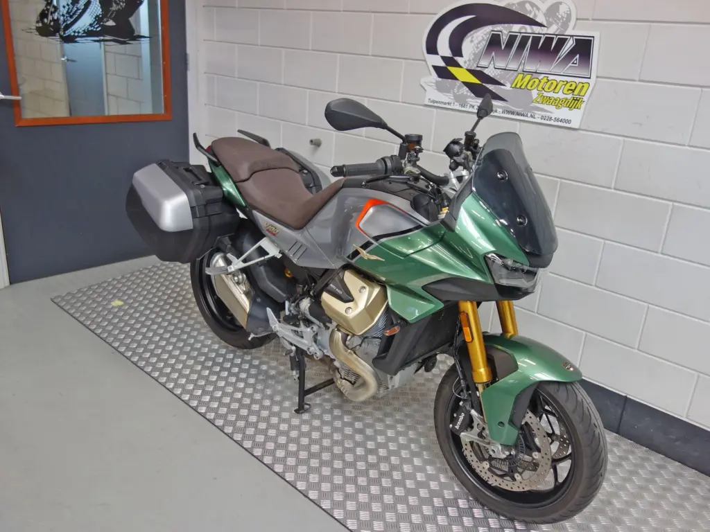 Gebruikte Moto Guzzi V100 tour met 1042cc motor uit 2024 bij NIWA Motoren