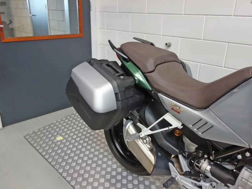Gebruikte Moto Guzzi V100 tour met 1042cc motor uit 2024 bij NIWA Motoren