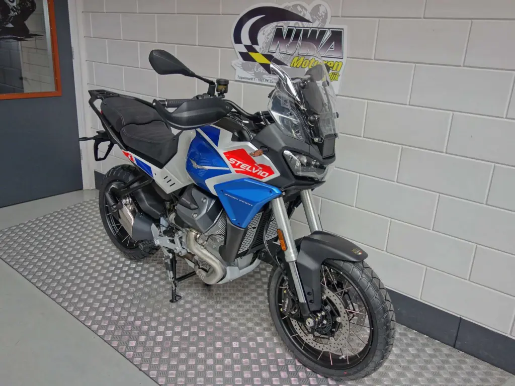 Nieuwe Moto Guzzi Stelvio sport/tour met 1151cc motor uit 2026 bij NIWA Motoren
