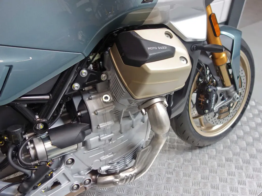 Nieuwe Moto Guzzi V100 tour met 1042cc motor uit 2026 bij NIWA Motoren