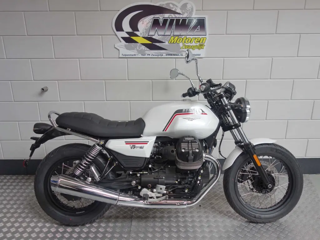 Nieuwe Moto Guzzi V7 tour met 853cc motor uit 2026 bij NIWA Motoren