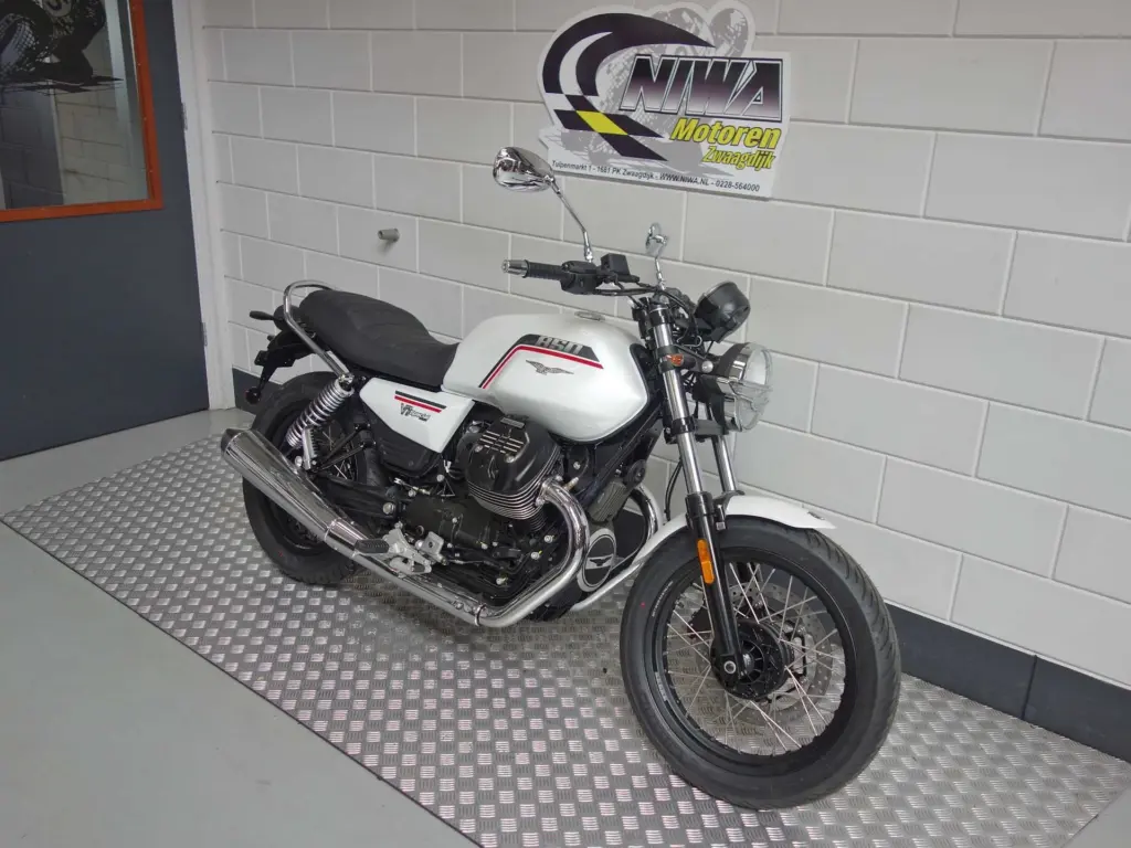 Nieuwe Moto Guzzi V7 tour met 853cc motor uit 2026 bij NIWA Motoren