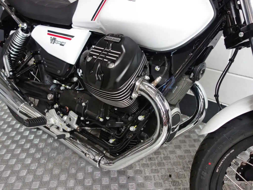 Nieuwe Moto Guzzi V7 tour met 853cc motor uit 2026 bij NIWA Motoren