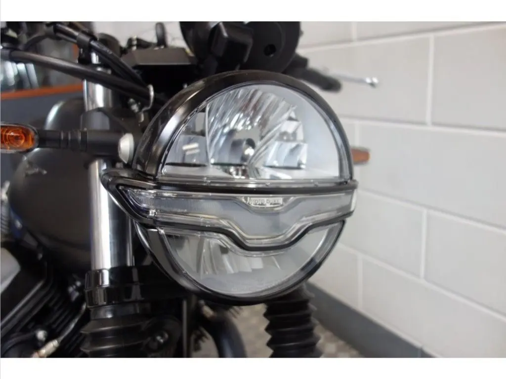 Nieuwe Moto Guzzi V7 overig met 744cc motor uit 2026 bij NIWA Motoren