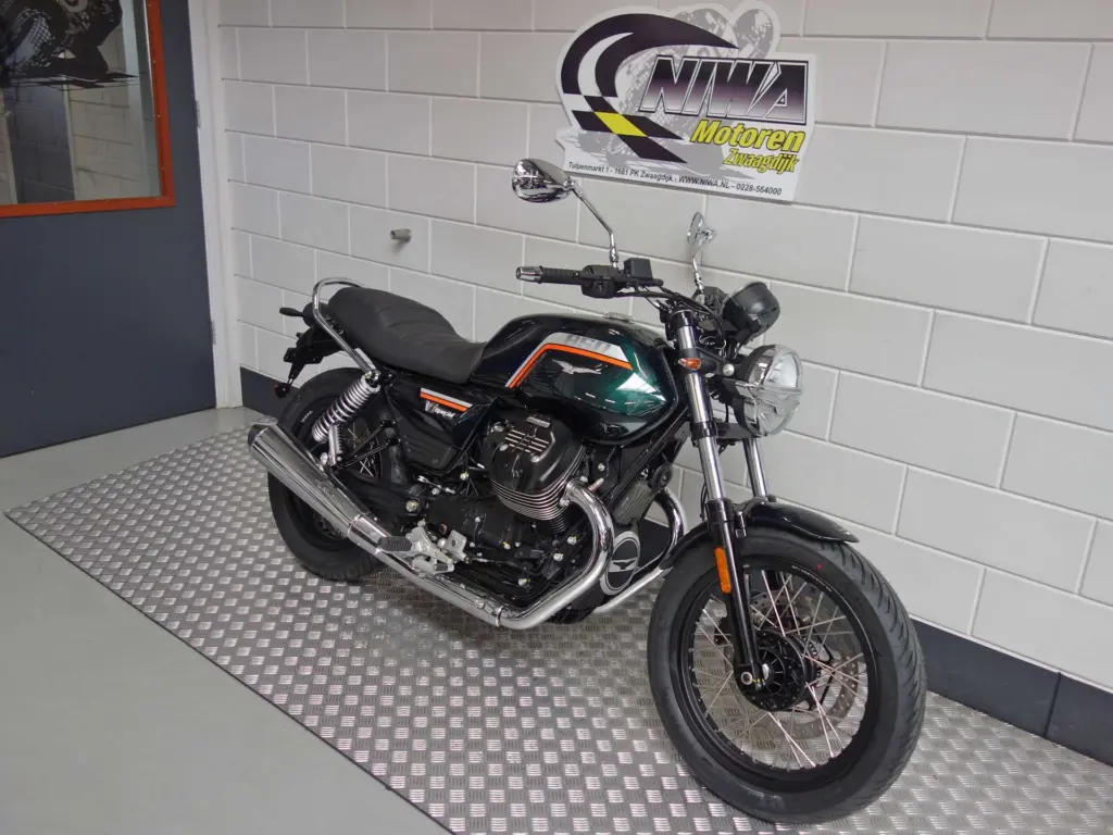 Nieuwe Moto Guzzi V7 tour met 853cc motor uit 2026 bij NIWA Motoren