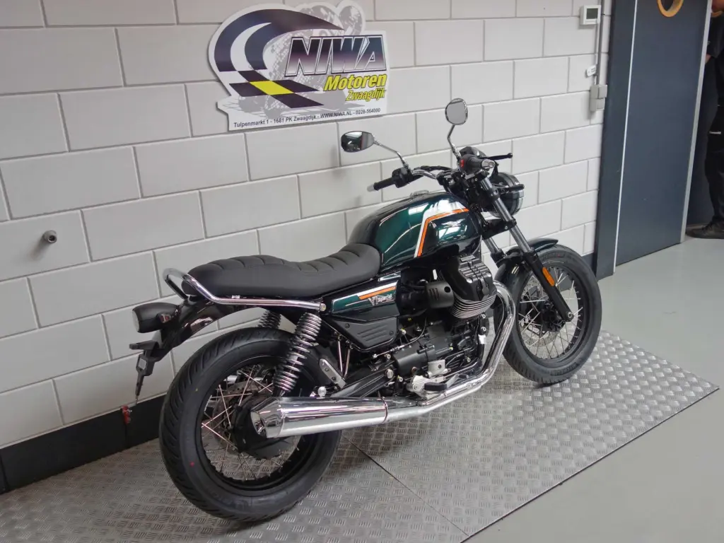 Nieuwe Moto Guzzi V7 tour met 853cc motor uit 2026 bij NIWA Motoren