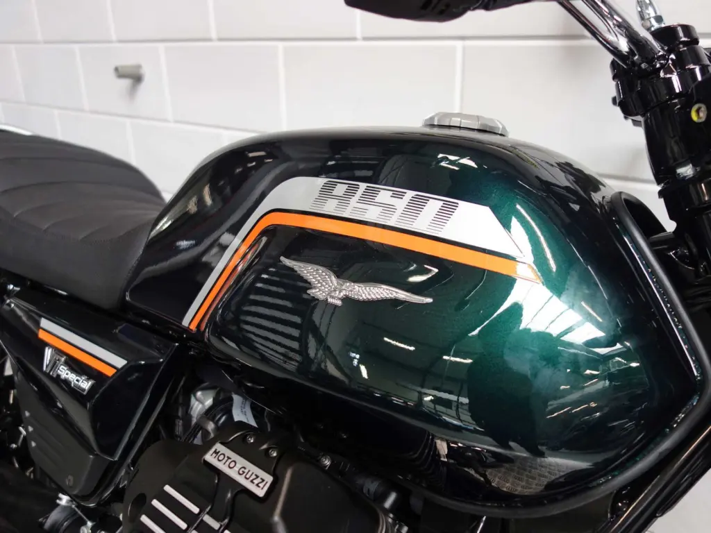 Nieuwe Moto Guzzi V7 tour met 853cc motor uit 2026 bij NIWA Motoren