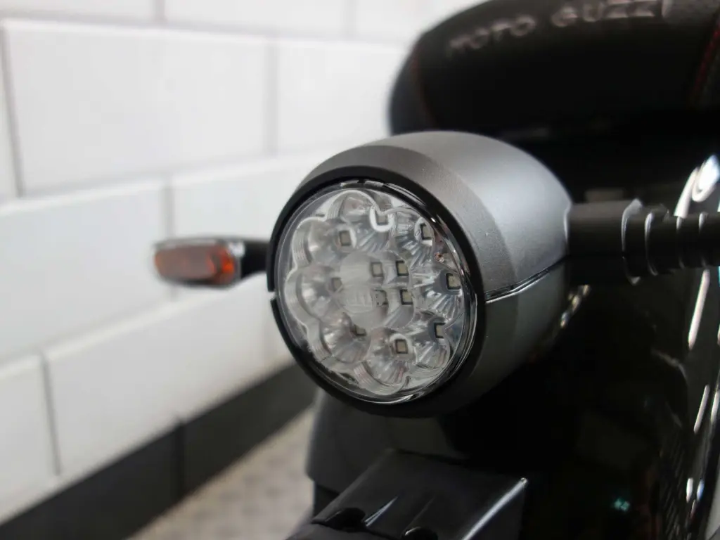 Nieuwe Moto Guzzi V7 sport met 850cc motor uit 2026 bij NIWA Motoren