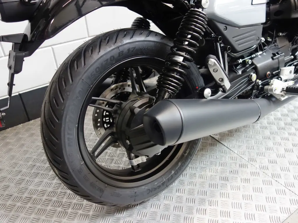 Nieuwe Moto Guzzi V7 sport met 850cc motor uit 2026 bij NIWA Motoren