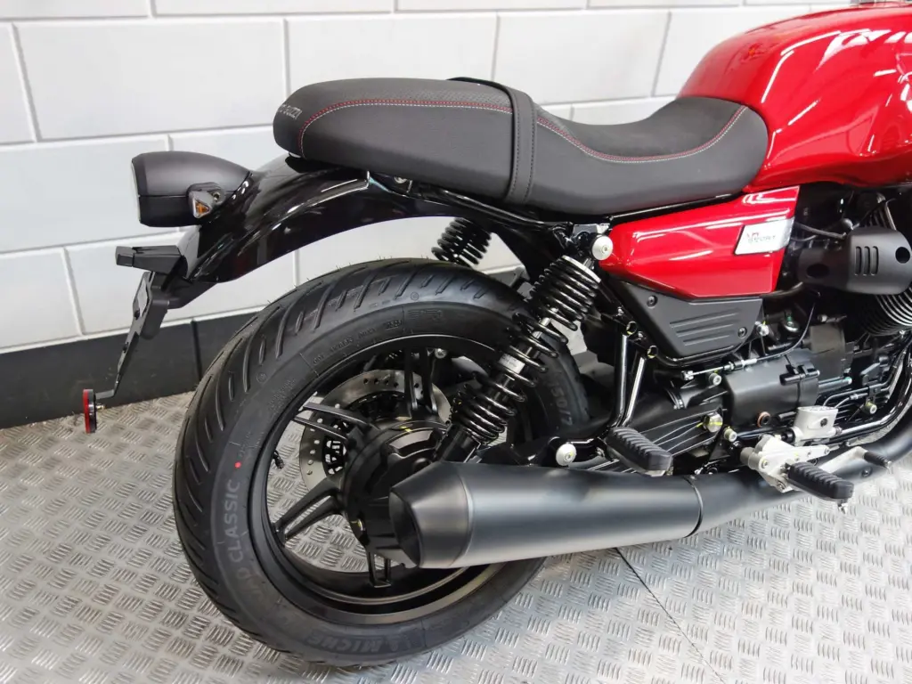 Nieuwe Moto Guzzi V7 sport met 850cc motor uit 2026 bij NIWA Motoren