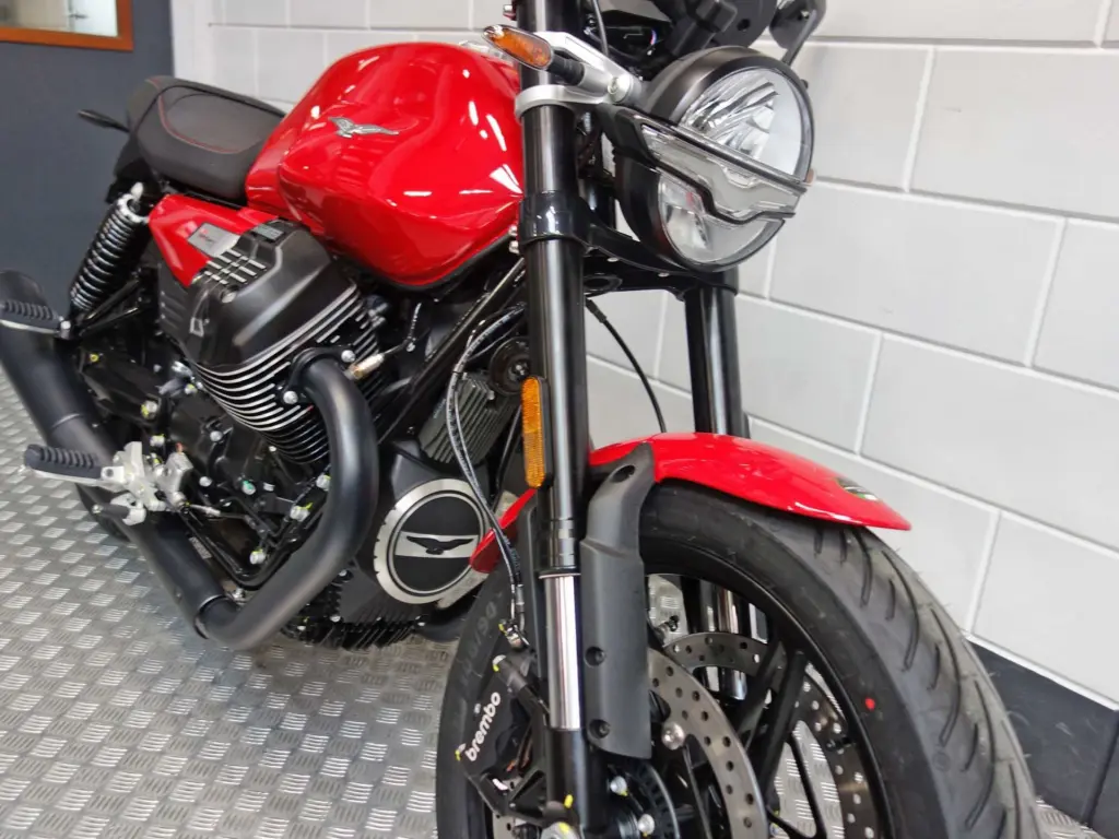 Nieuwe Moto Guzzi V7 sport met 850cc motor uit 2026 bij NIWA Motoren