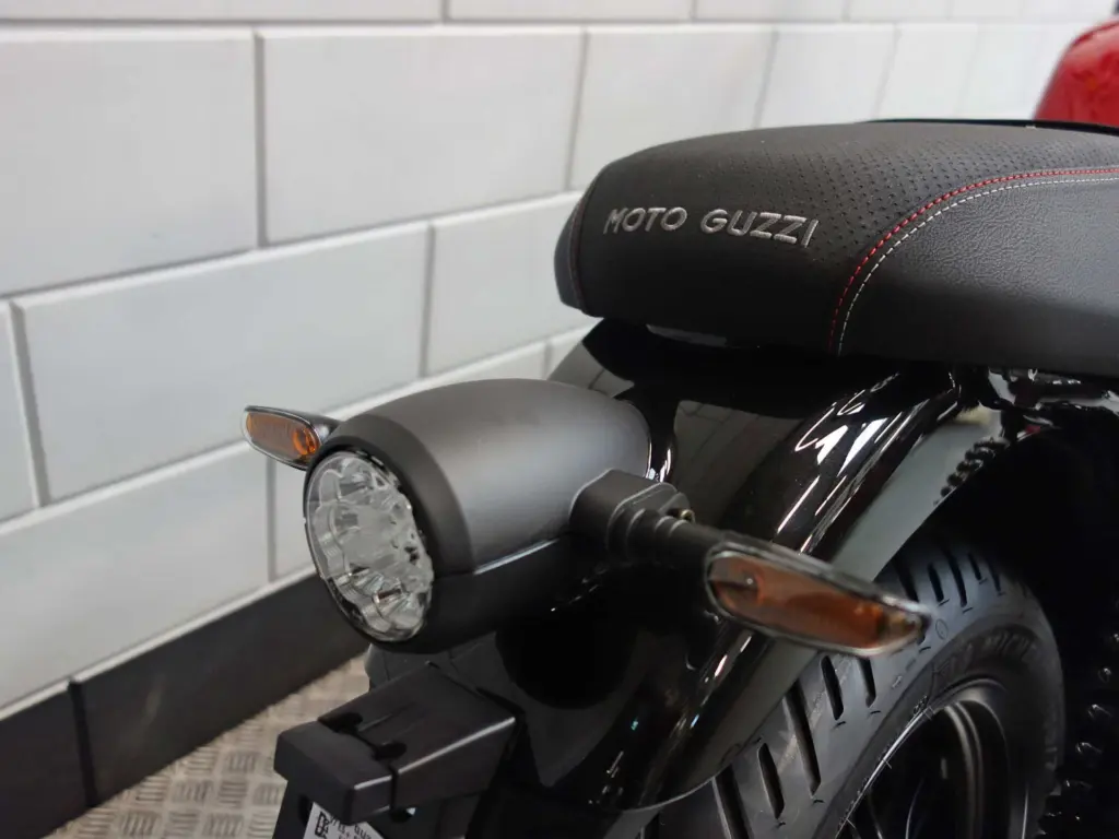Nieuwe Moto Guzzi V7 sport met 850cc motor uit 2026 bij NIWA Motoren
