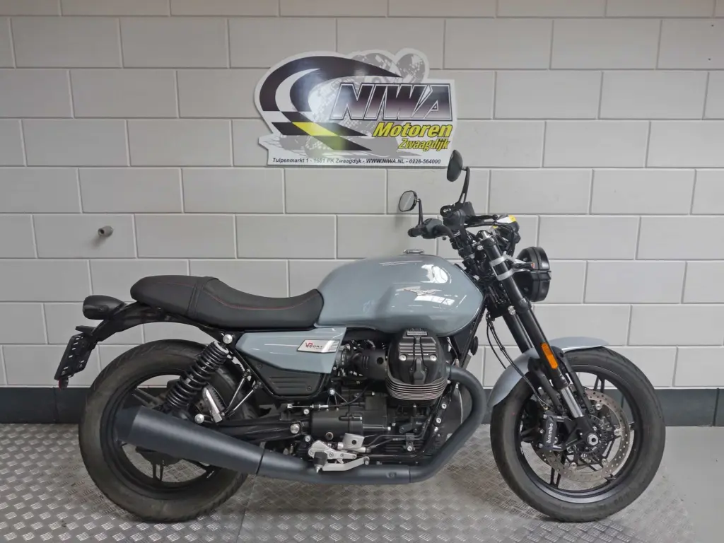 Gebruikte Moto Guzzi V7 sport met 853cc motor uit 2025 bij NIWA Motoren