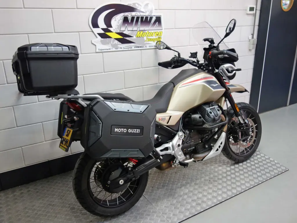 Gebruikte Moto Guzzi V85 all-road met 853cc motor uit 2025 bij NIWA Motoren
