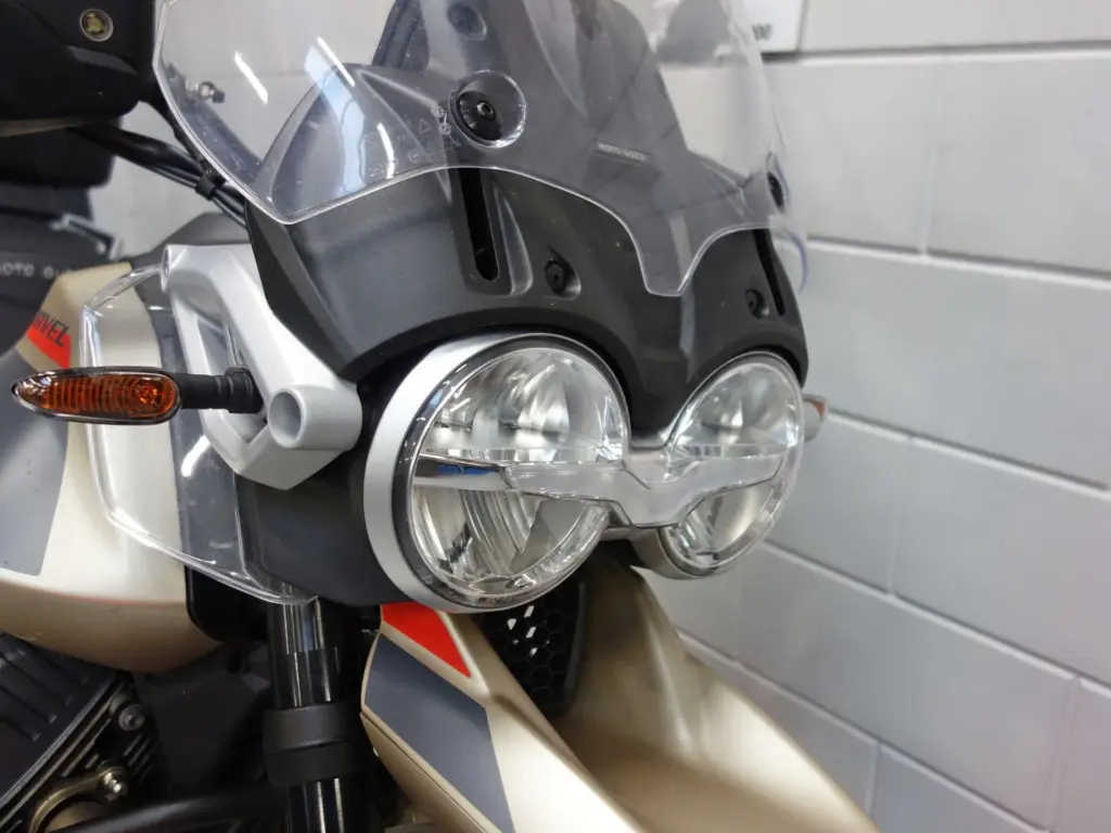 Gebruikte Moto Guzzi V85 all-road met 853cc motor uit 2025 bij NIWA Motoren