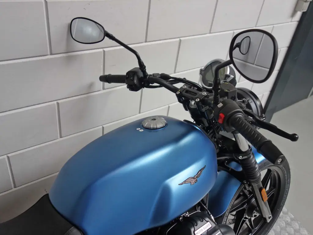 Nieuwe Moto Guzzi V7 sport met 853cc motor uit 2026 bij NIWA Motoren