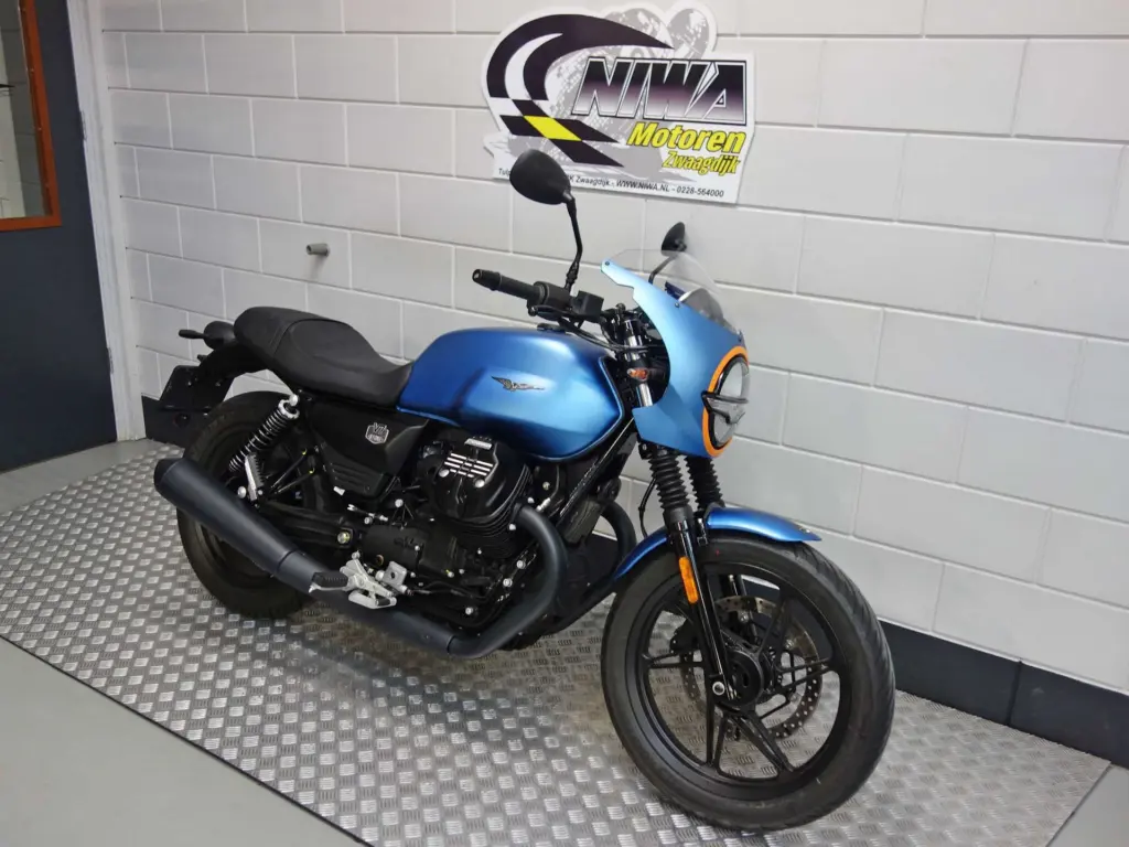 Nieuwe Moto Guzzi V7 sport met 853cc motor uit 2025 bij NIWA Motoren
