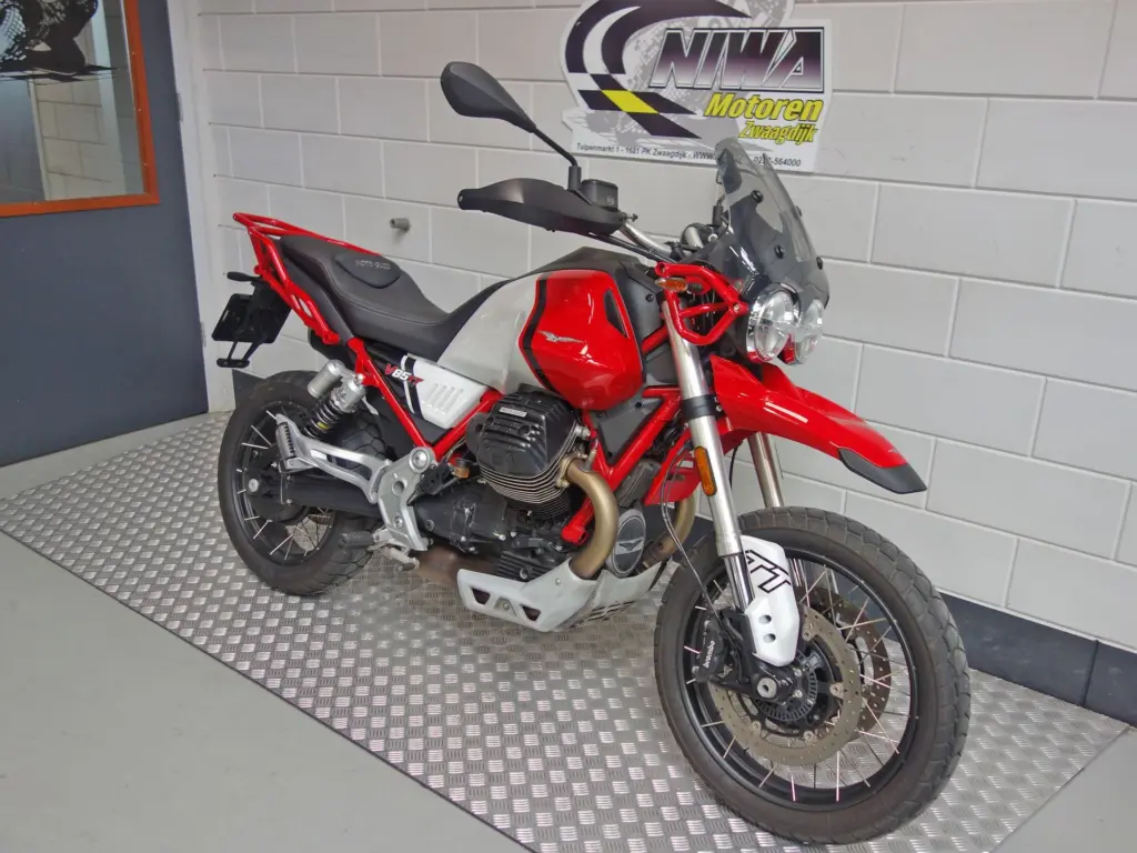 Gebruikte Moto Guzzi V85 all-road met 853cc motor uit 2023 bij NIWA Motoren