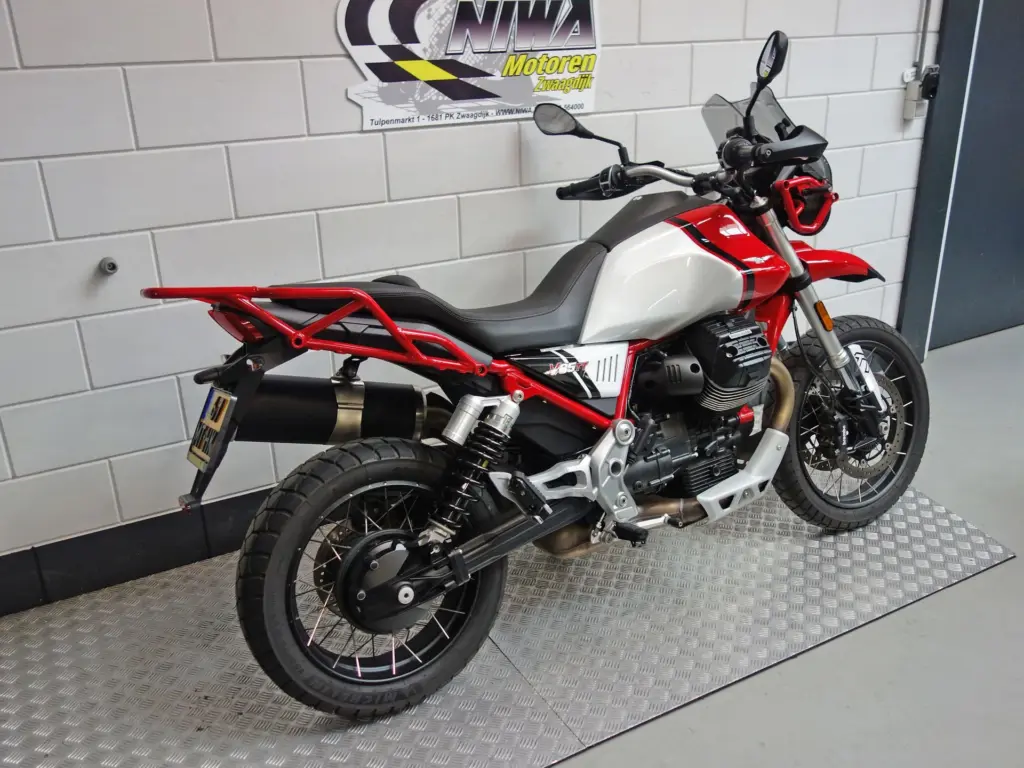 Gebruikte Moto Guzzi V85 all-road met 853cc motor uit 2023 bij NIWA Motoren