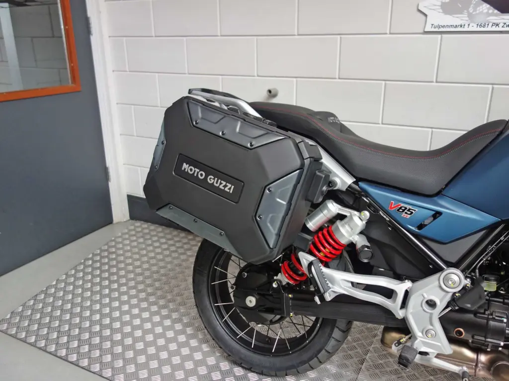 Nieuwe Moto Guzzi V85 tour met 853cc motor uit 2026 bij NIWA Motoren