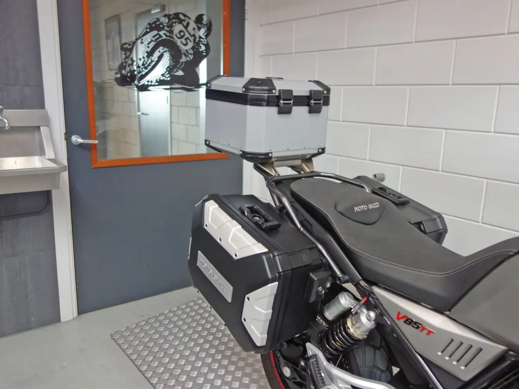 Gebruikte Moto Guzzi V85 all-road met 853cc motor uit 2020 bij NIWA Motoren