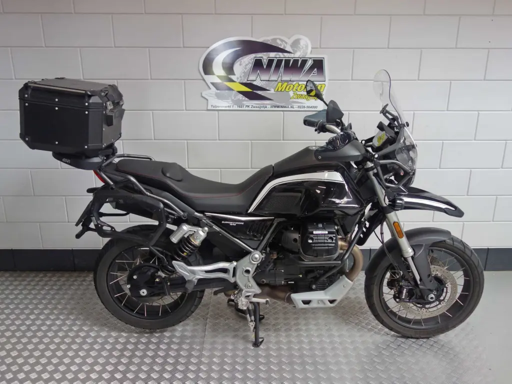 Gebruikte Moto Guzzi V85 tour met 853cc motor uit 2022 bij NIWA Motoren