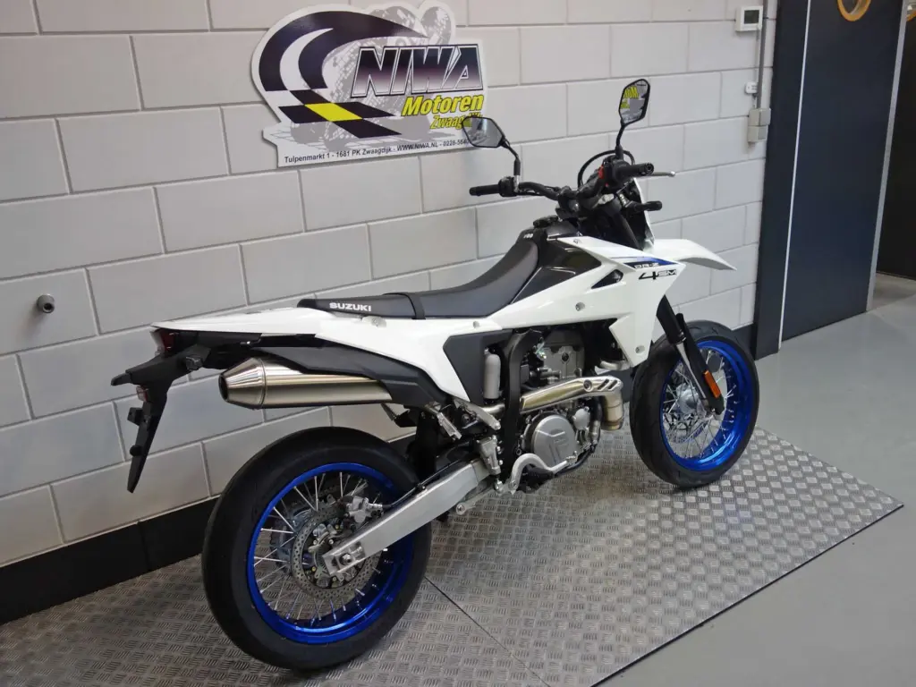 Gebruikte Suzuki DR-Z4SM supermotard met 398cc motor uit 2026 bij NIWA Motoren