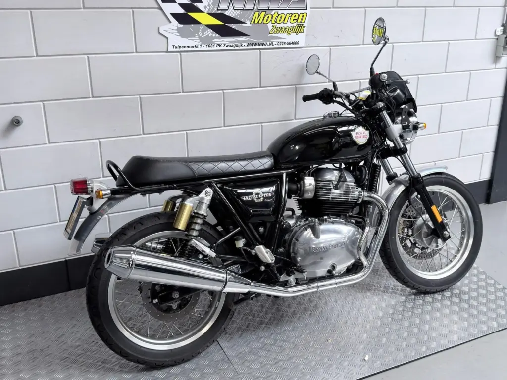 Gebruikte Royal Enfield Interceptor naked bike met 648cc motor uit 2020 bij NIWA Motoren