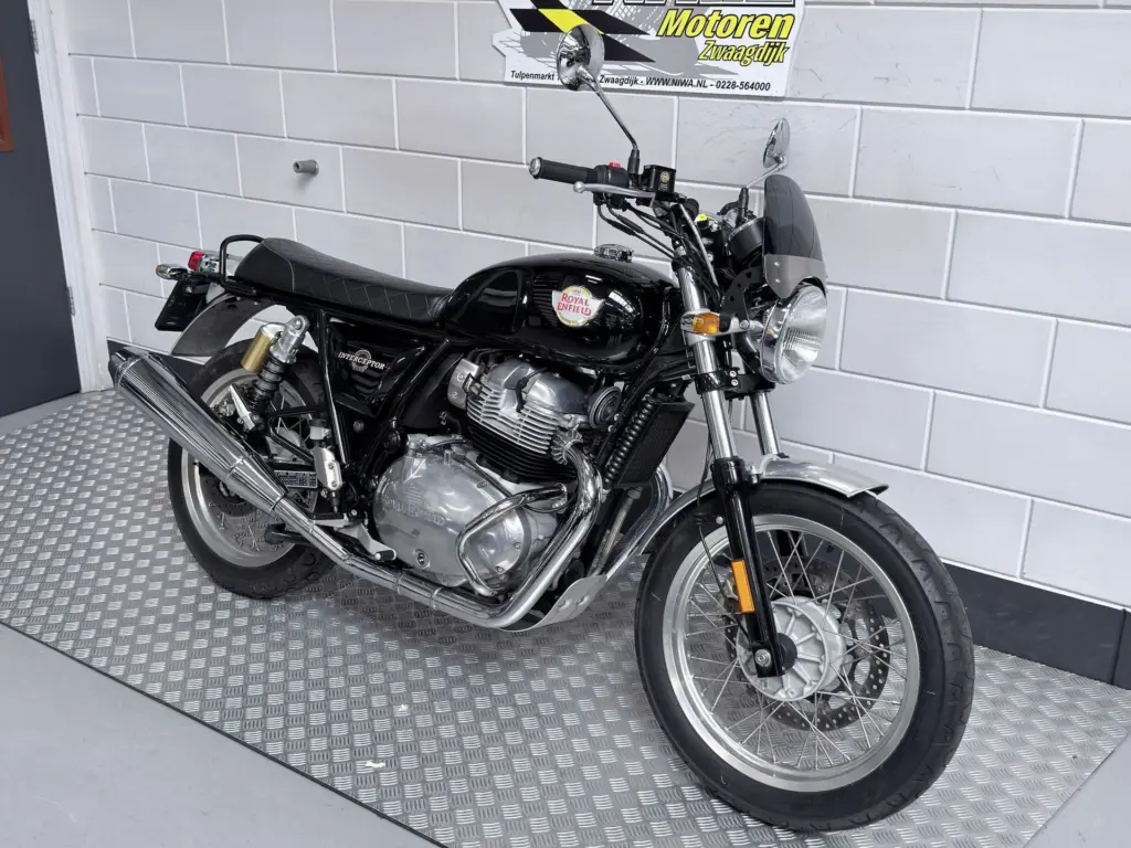 Gebruikte Royal Enfield Interceptor naked bike met 648cc motor uit 2020 bij NIWA Motoren